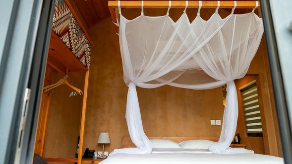 整體空間小而精緻,但依舊有以木元素為主,再加上H.Mong族的元素加入其中,佈置的頗貼地氣。