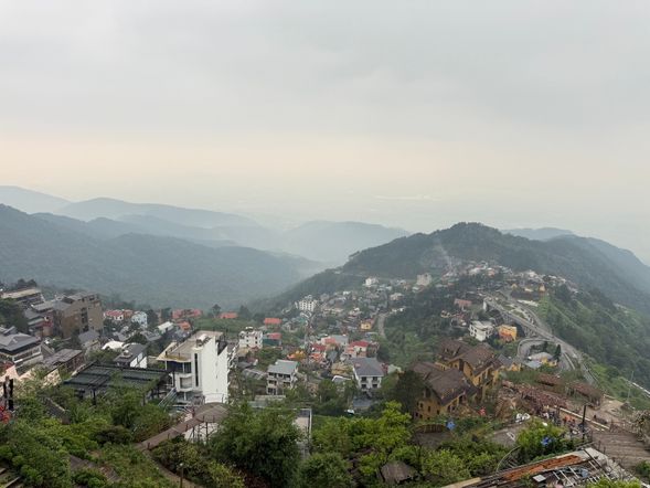 在山巒連綿、雲霧繚繞,四季如春的清新氣候,宛如北越的迷霧仙境。