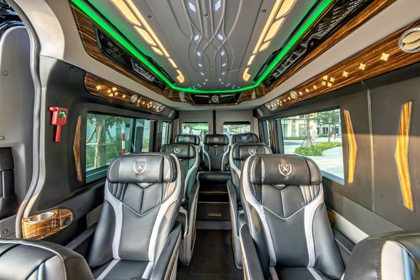 一人一個座位!踏上接駁車~展開美好旅程