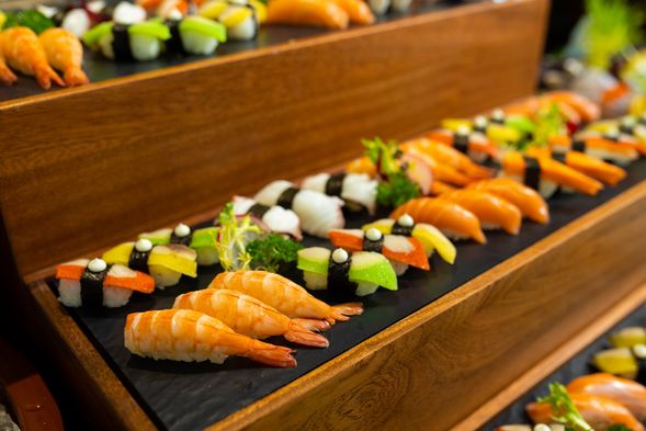 多元異國料理,滿足各國旅人味蕾。