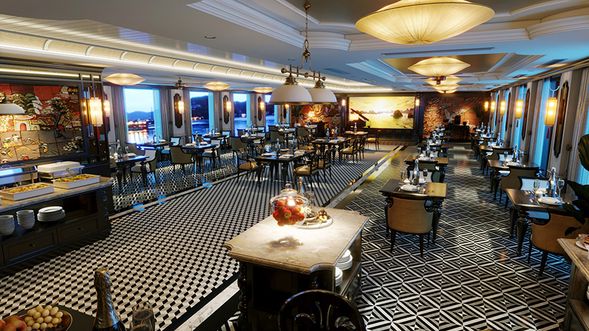 於餐廳享用晚餐