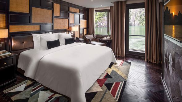 20:30 – 22:30 休息時間或夜間活動:釣魷魚、Atelier de 水療護理 Beauté Spa,或在您的小屋看電影。(部份活動需另付費用,依當日船家公告)