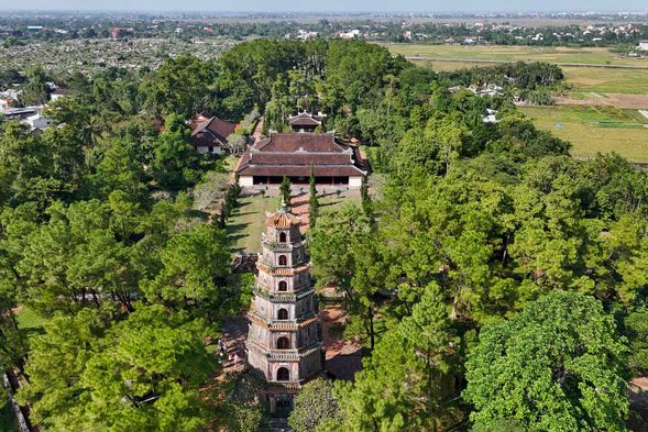 屹立香江畔的天姥寺為順化地標,經典七層塔。
