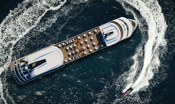 於頂層甲板享用下午茶Canape並參與娛樂節目