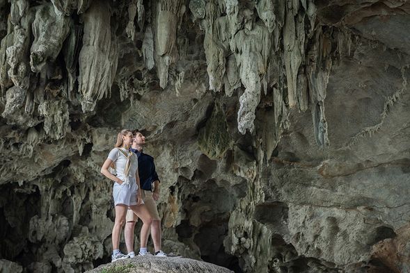 探索Sung Sot洞(或選擇登頂Titop島)