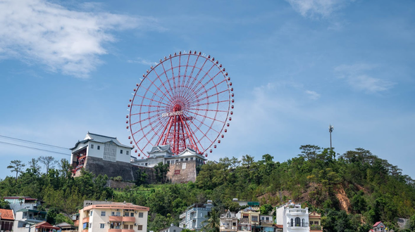 一睹下龍灣之眼摩天輪