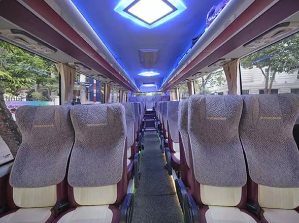 搭乘高速公路前往下龍灣,通常需要兩個半小時的車程。途中快速停下來伸展一下雙腿