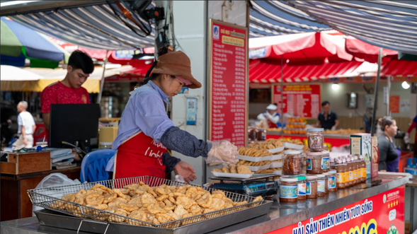 午餐後前往鴻基島