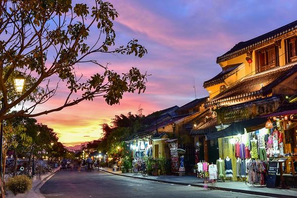 14:30 會安古城(福建會館、陳富街、日本橋、廣肇會館、進記古宅)