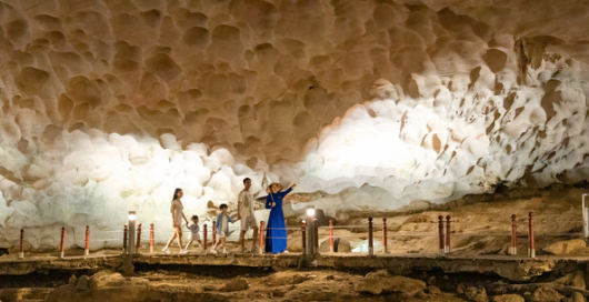 參觀驚訝洞(Sung Sot Cave)