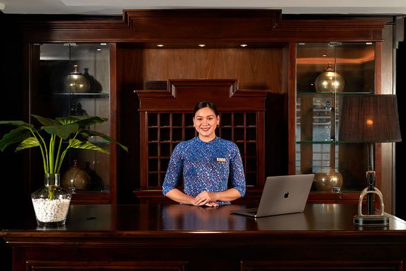 您可以結清帳單並將房間鑰匙歸還至接待處。然後,您可以在鋼琴休息室或陽台上享受剩餘的時光,並俯瞰蘭哈灣的壯麗景色。