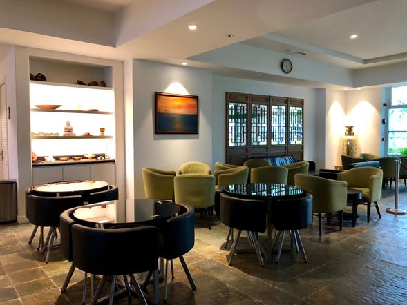 Gain access to the lounges at both terminals when you upgrade to Emerald Class.