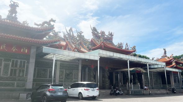 坐落於基隆港西岸仙洞山的「基隆聖安宮」。