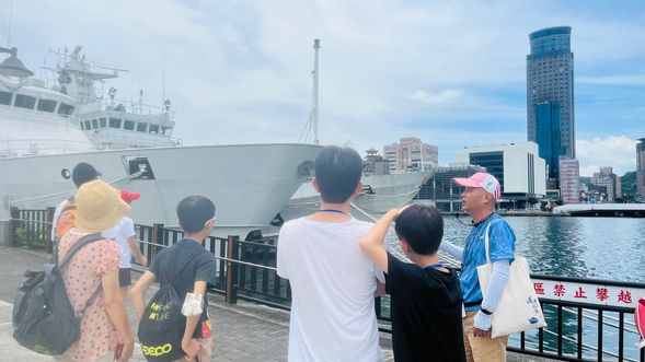 在海洋廣場時常看見黑鳶與郵輪,一同認識與感受海港風情。