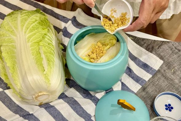 以天然霜鹽調及小米
酒粕調和黃金比例