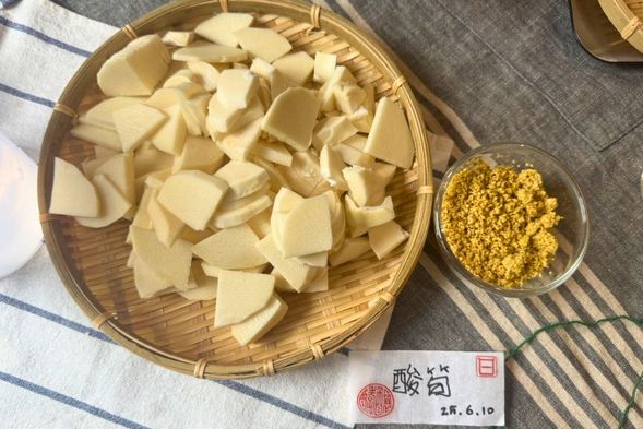 準備製作,親手釀製酸筍