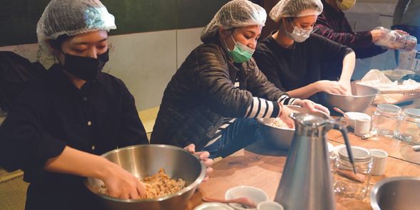 赤手攪拌、手一定要先洗淨消毒