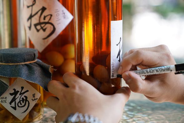 貼上酒標及日期