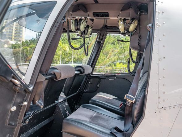 【登机】
准备就绪后,工作人员将引导您登机。