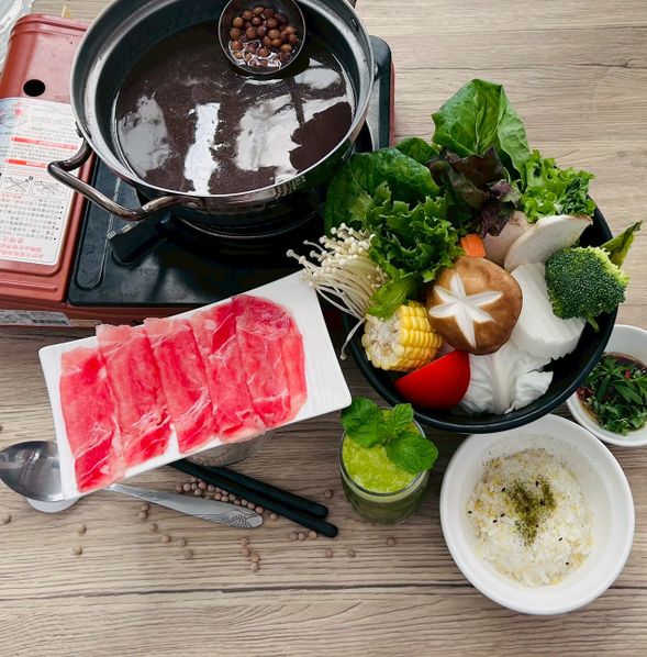 iVOCADO 個人火鍋餐
招牌火鍋(慢熬湯底)
+20元換購-牛五花肉片