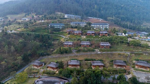 跨越河谷滑行1200公尺,當像甘單哥隔天起床是一片雲海時,那就是在寥海裡滑行,只是雲也散的很快,到早上8點活動開始時,只剩下少許的殘雲,若是早上6點多開放的話,肯定更加難忘啊。