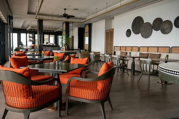 空中泳池及酒吧的Infinity Pool&The Edge,可以去看看或喝飲料,但只能是住在Hoiana Hotel & Suite才能使用。