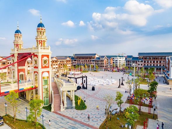 冒險世界、歐洲街頭、童話世界 (含景區內用餐)