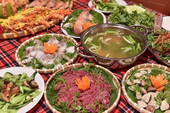 還有超有料的鮮火鍋,趕快來享受海島的豐盛海味,這就是富國島的熱情。