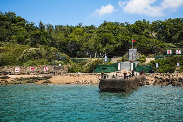 二膽島
至今仍有駐軍、不開放登島的禁地,只可遠望的前線堡壘。