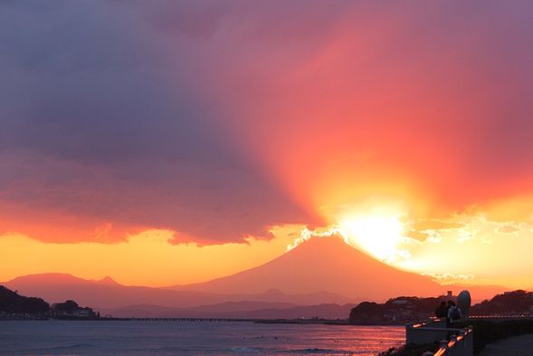 Yuigahama Beach
Yuigahama Beach is located in Kamakura City, southern Kanagawa Prefecture, at the base of the Miura Peninsula, facing the Sagami Bay coast.