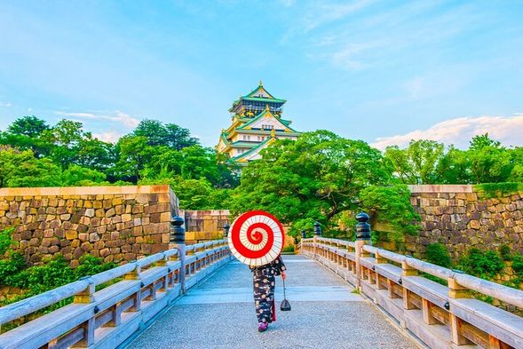 Osaka Castle
Osaka Castle is the city's most famous landmark. It was destroyed in a bloody power struggle during the Edo period in 1603. Although the castle's history dates back to 1583, the iconic main tower was not rebuilt until 1931.