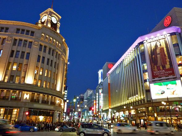 Ginza, built on the site of a silver coin mint from the Edo period (1603-1868), boasts an elegant atmosphere and historical charm that cannot be felt in other districts.