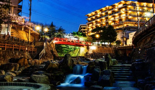 Mount Rokko
Easily accessible from downtown Kobe and Arima Onsen, Mount Rokko is only a 1-hour drive from Osaka city center. It offers a perfect escape for visitors looking to take a break from the bustling city.