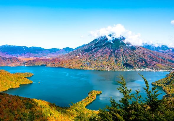 Lake Chuzenji in Nikko was formed due to a volcanic eruption 20,000 years ago. It is the highest lake in Japan and has been selected as one of Japan's top 100 scenic spots.