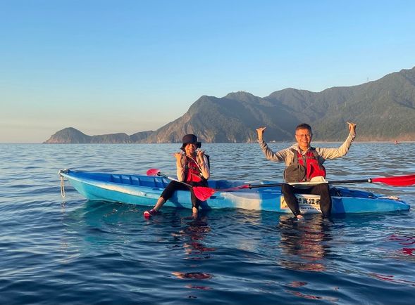 我和我的爸爸一起玩獨木舟