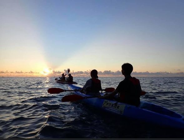 在海的中央欣賞最美的日出