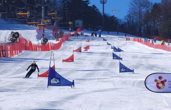 滑雪比賽:分初/中級、男/女組進行