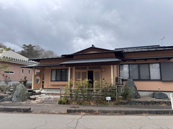 ・Free time
・Enjoy a private natural hot spring
・Dinner on your own