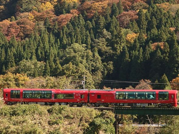 「雪月花」と只見線が出会う、2日間だけの特別な鉄道旅をお楽しみください。