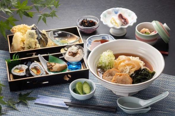 12:30-13:10
宮寿司で宮城名産と白石うーめんの昼食