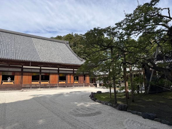 案内ガイドと瑞巌寺参拝