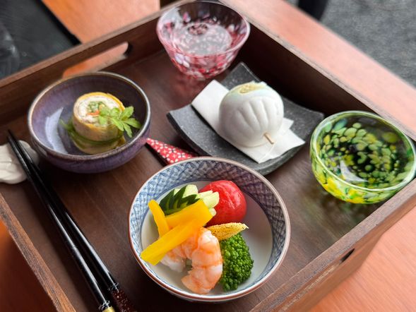 開会のあいさつと乾杯
箱膳にて肴と唎酒をお楽しみください