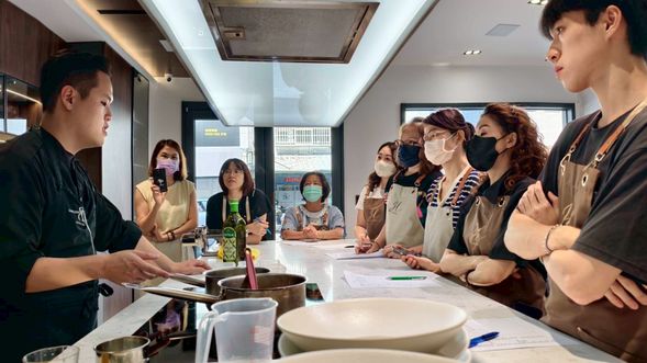 由專業的老師帶領您,製作傳統家常日式料理料理,手把手的教導,體驗料理製作的美好。