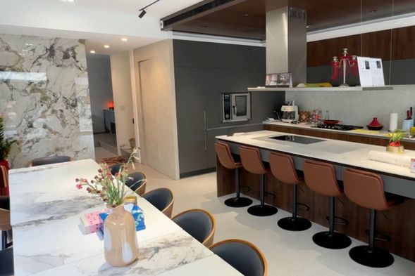 來到舒適的空間 HCASA,由專業的老師帶領您,進入花藝世界,手把手的教導,體驗空間創造的魅力。