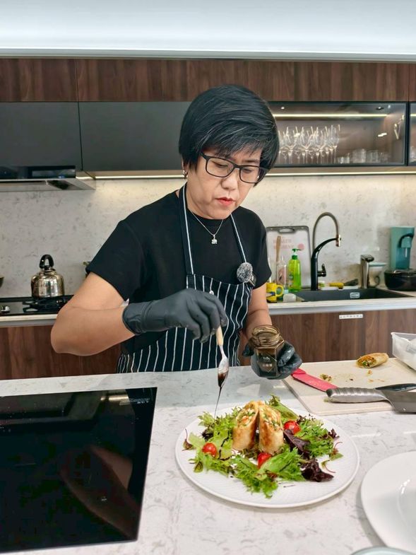 由專業的老師帶領您,製作健康又美味的蔬食料理,手把手的教導,體驗料理製作的美好。