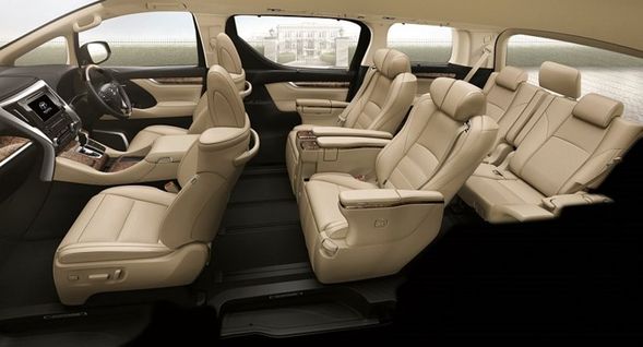 The Toyota Alphard models offer high-level comfort, with comfortable leather seats, personal climate control and ample legroom in the car, adding a relaxing and pleasant atmosphere to the journey.