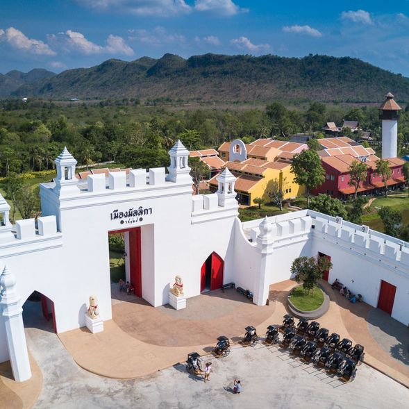 Malika R.E.124
Recreating the ancient Thai city from the time of King Rama V, visitors can dress in ancient Siamese costumes, experience traditional markets, handicrafts and food, and immerse themselves in ancient Thai culture.