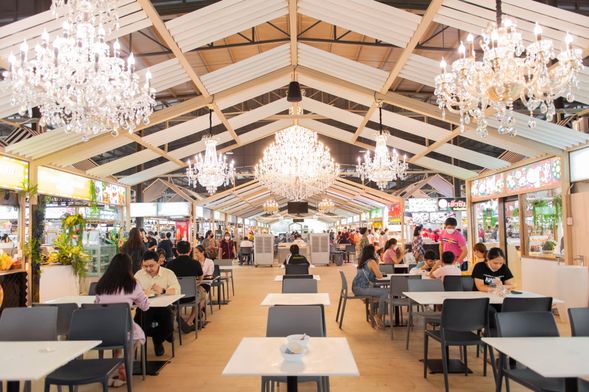 Thonburi Market Place is the latest large seafood market in Bangkok, which combines seafood, fruit and supermarkets. You can buy and eat special delicacies right away! (Only the popular floating market itinerary)