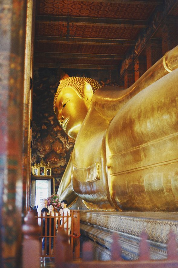 The Reclining Buddha Temple(Wat Pho) in Bangkok is a treasure trove that combines religious beliefs, historical culture and architectural art. It is one of the must-visit places for tourists and an excellent place to experience the charm of Thai culture.