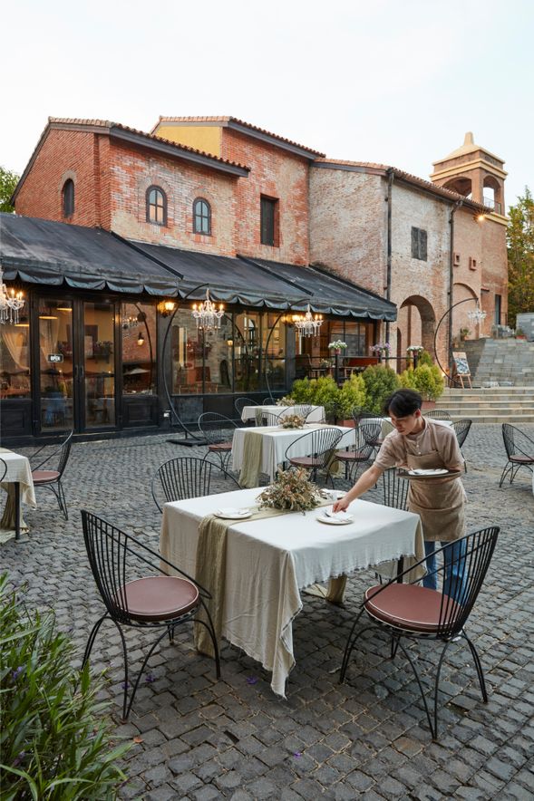 Primo Piazza: A European-style town theme park where you can feed alpacas and sheep and is a great place to take photos.